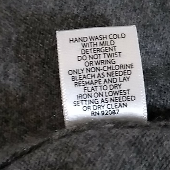 Saks FIFTH AVENUE   cashmere  gray belted sweater sz large - Picture 13 of 14